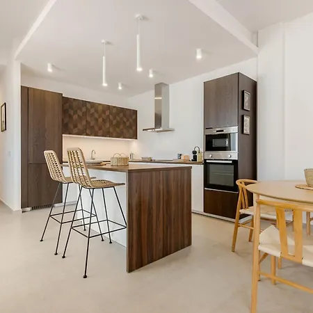 Amplio Apartamento Con Gran Porche 에스테포나
